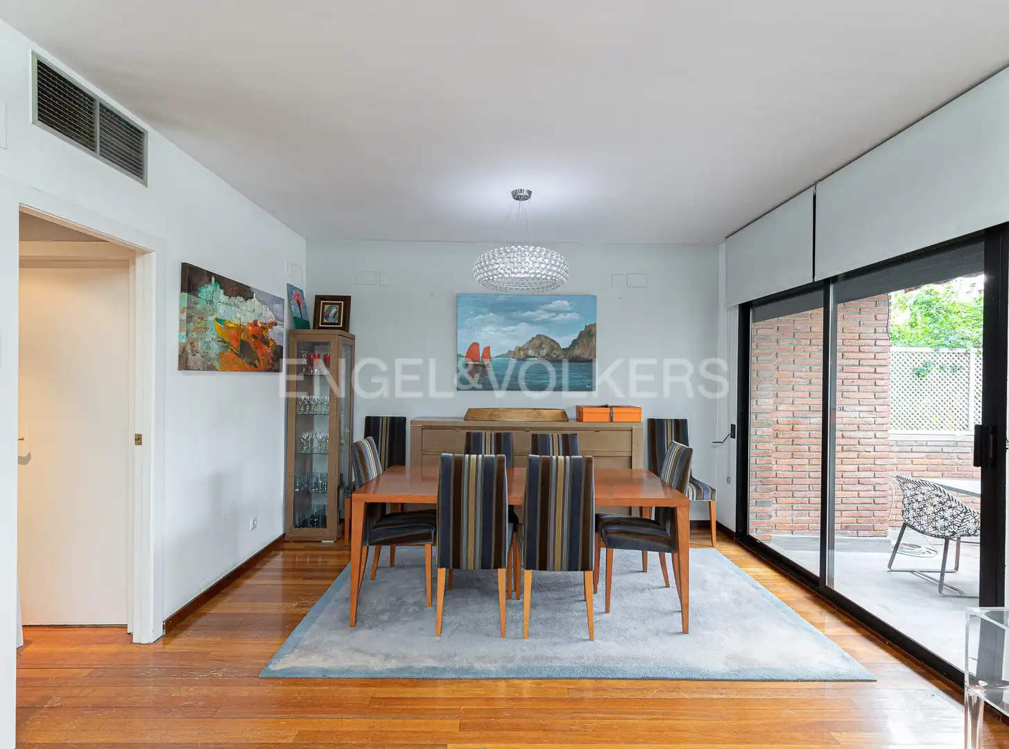 Comedor de Casa adosada de alquiler en Barcelona con Aire acondicionado, Calefacción y Jardín privado