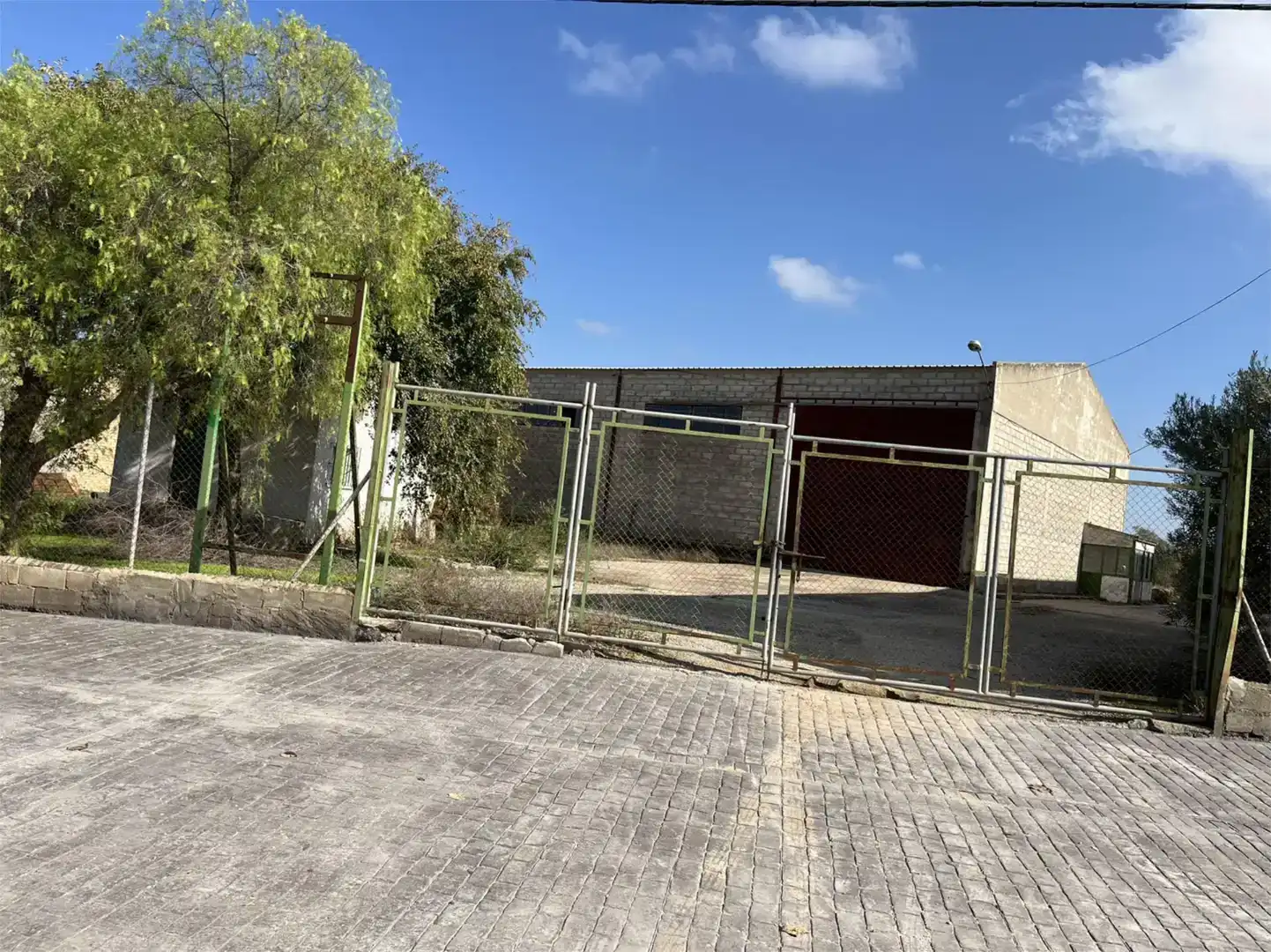 Aparcament de Nau industrial en venda en Herrera