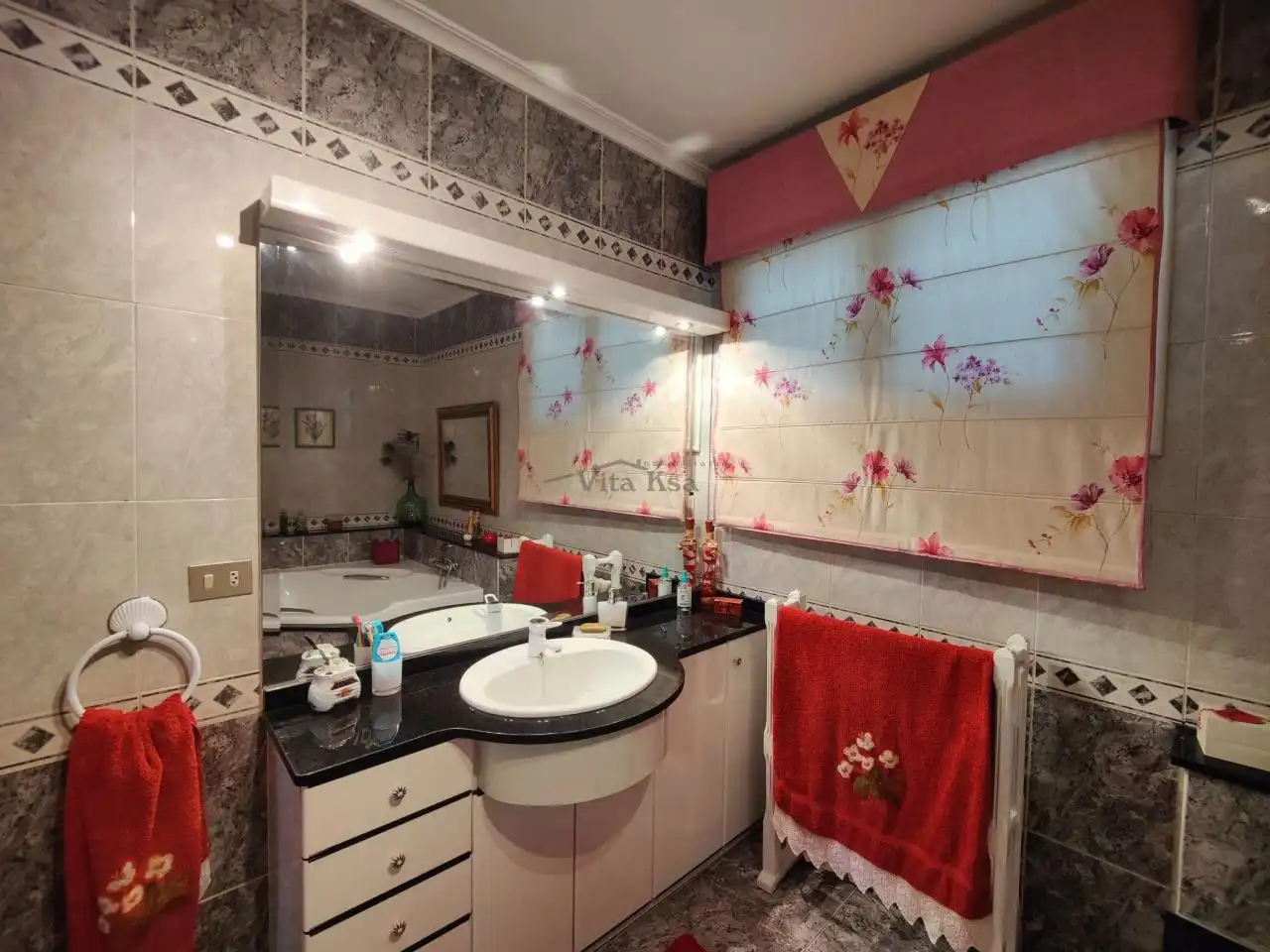 Bathroom of Houses for sale in Ourense Capital   with Heating, Private garden and Swimming Pool