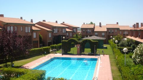 Ref. 612 Exclusivo chalet en urbanización privada en el centro de la ciudad