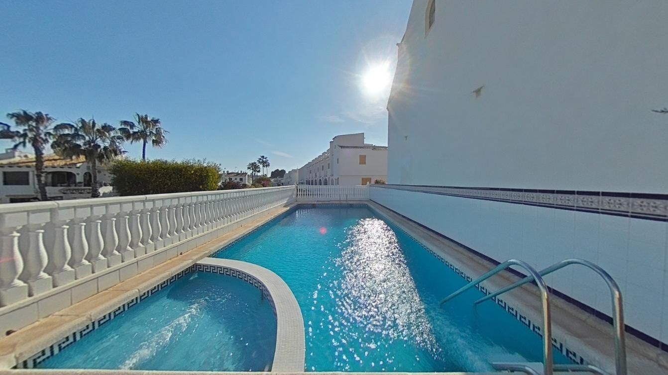 Piscina de Casa adosada en venda en Orihuela amb Piscina