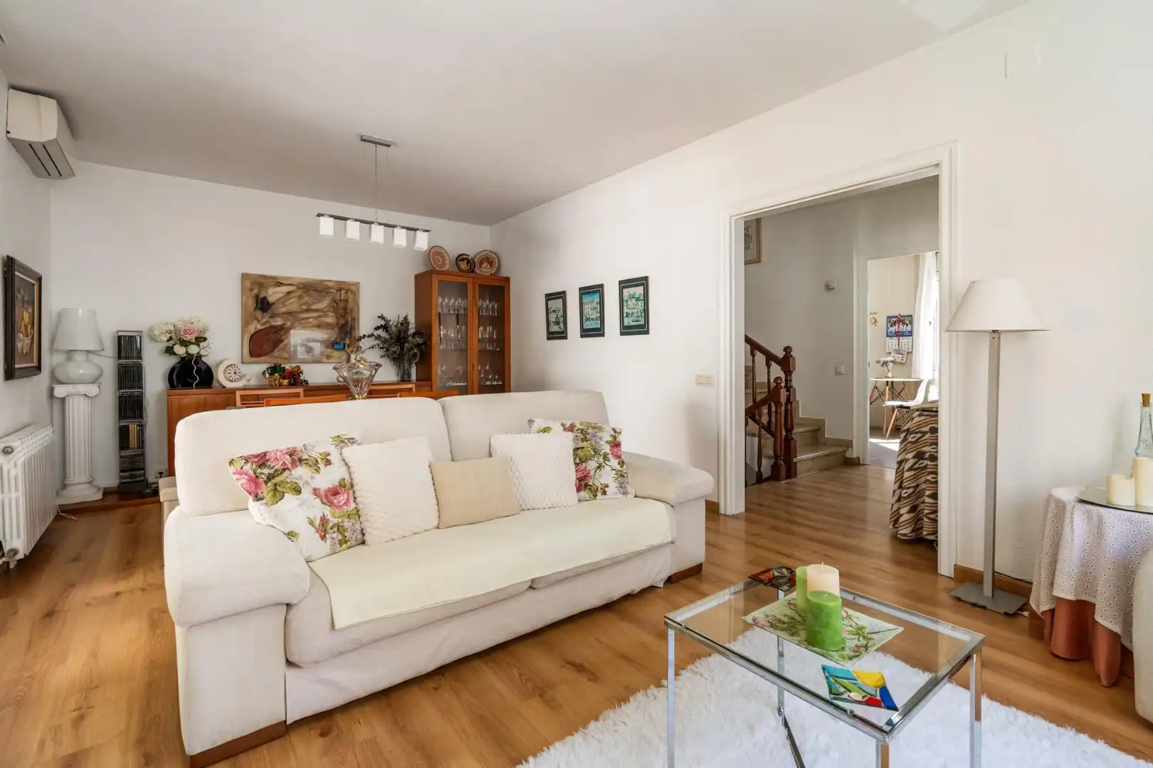 Sala de estar de Casa adosada en venta en Mollet del Vallès con Aire acondicionado, Calefacción y Jardín privado