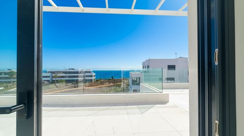 Ático moderno luminoso con gran terraza cerca de la playa entre Marbella y Sotogrande