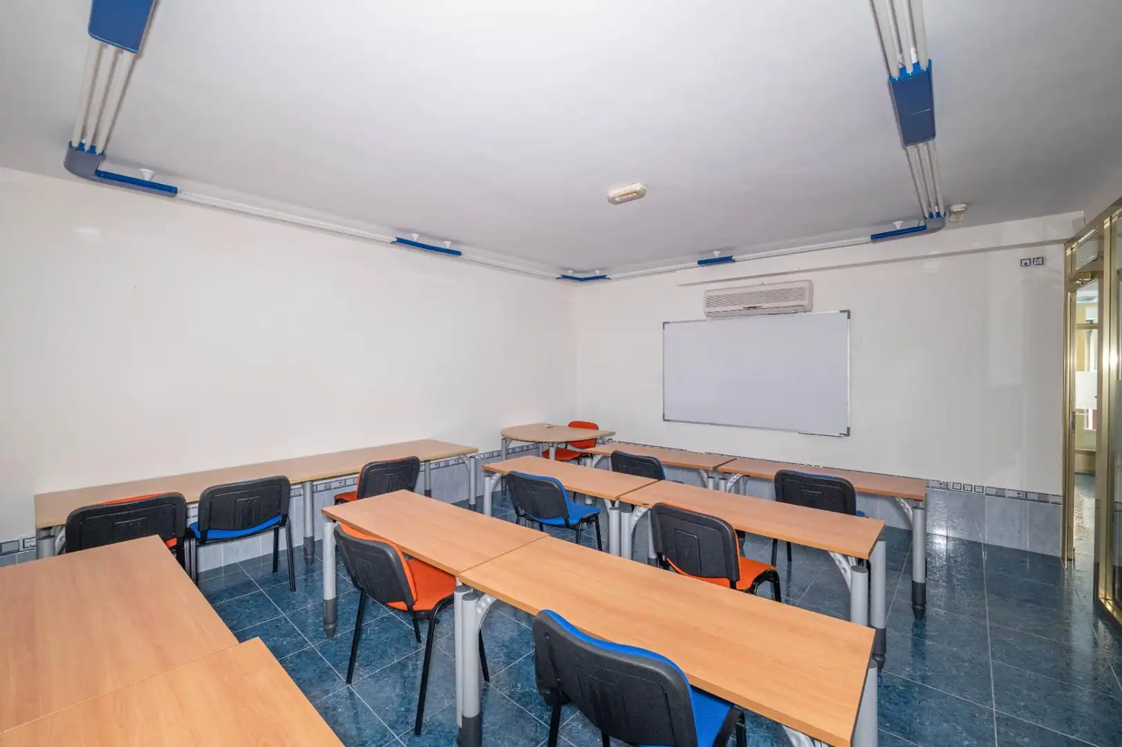 Commercial properties for sale in Las Gabias  with Air Conditioner, Heating and Furnished