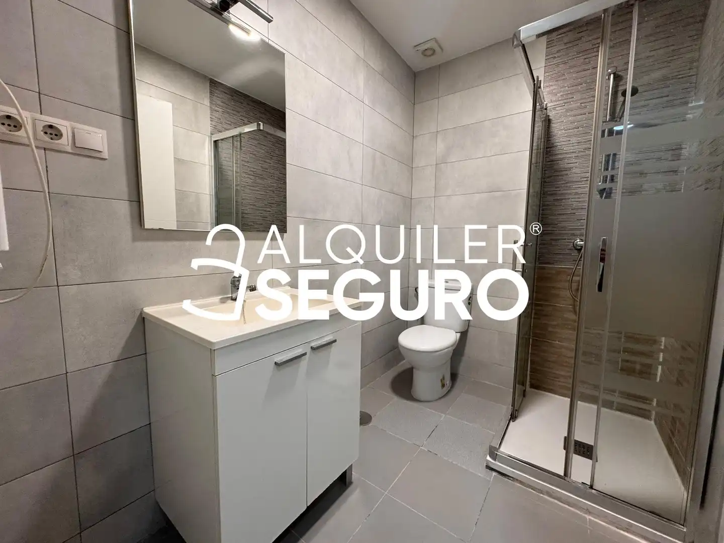 Baño de Piso de alquiler en Madrid con Aire acondicionado y Amueblado