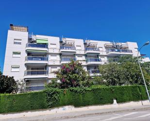 Vista exterior de Àtic en venda en Cambrils amb Aire condicionat i Terrassa