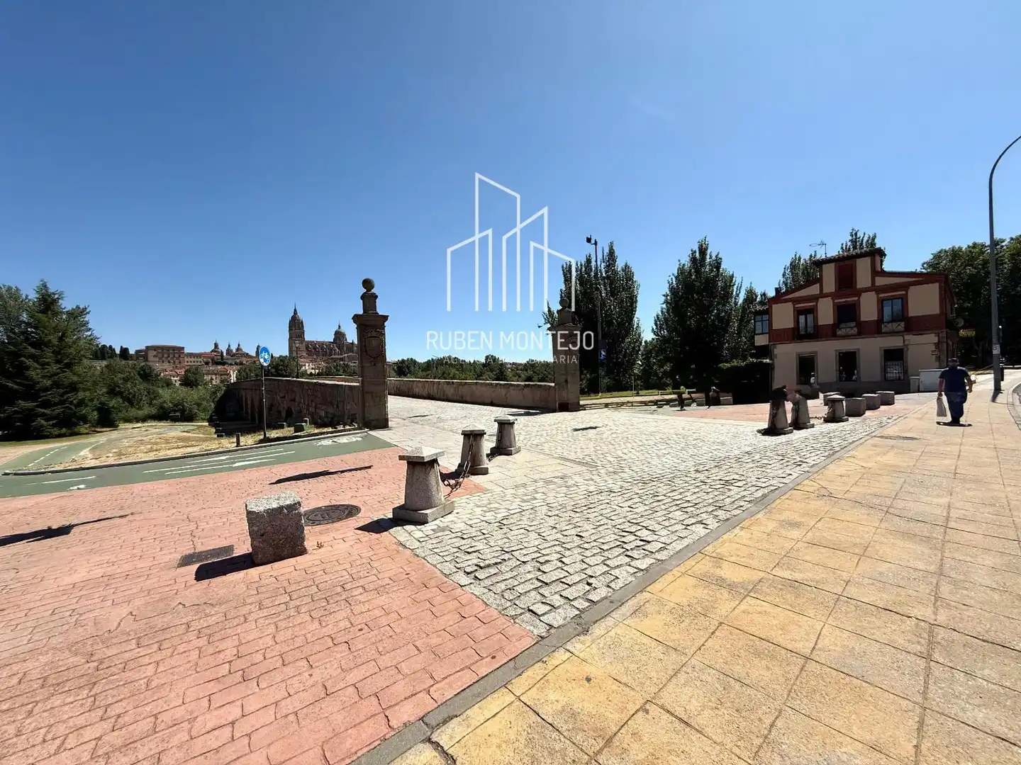 Außenansicht von Einfamilien-Reihenhaus zur Miete in Salamanca mit Heizung, Terrasse und Abstellraum