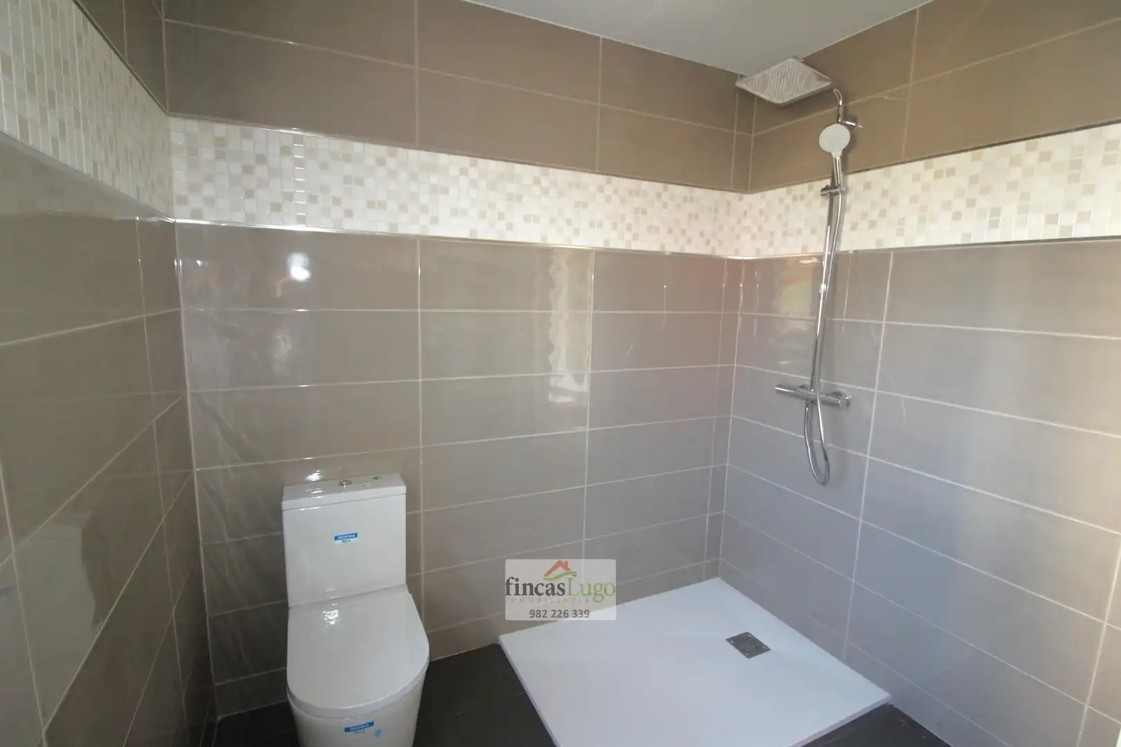 Baño de Casa o chalet en venta en Lugo con Calefacción, Jardín privado y Terraza