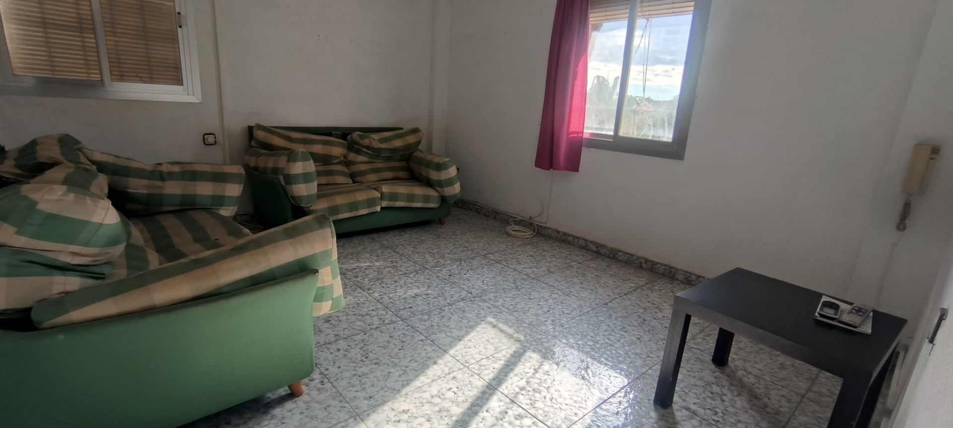 Sala d'estar de Pis en venda en  Almería Capital amb Balcó