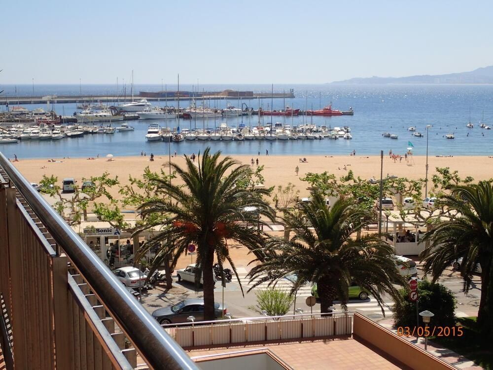 Vista exterior de Apartament de lloguer en Palamós amb Calefacció i Terrassa