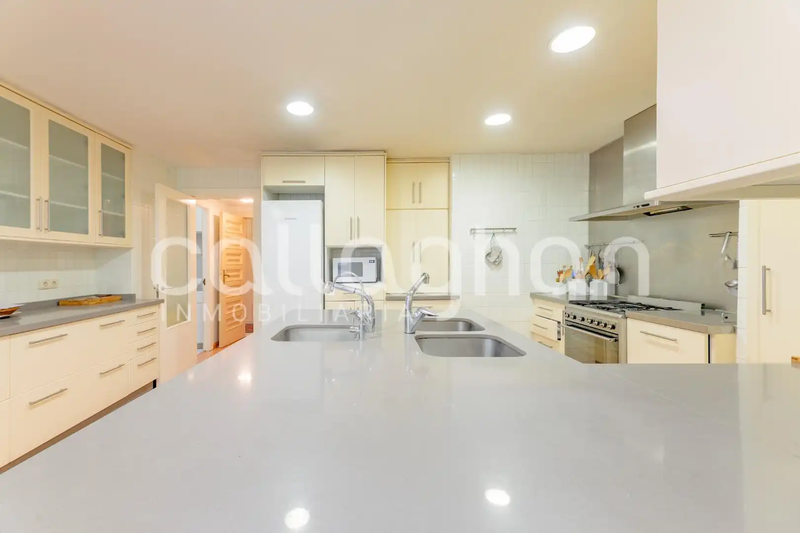 Kitchen of Flat for sale in Valencia  with Air Conditioner, Heating and Terrace