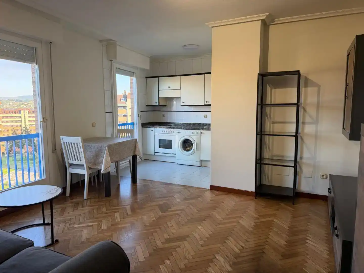 Cuina de Pis de lloguer en Oviedo  amb Parquet, Traster i Moblat