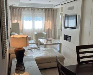 Living room of Flat for sale in  Sevilla Capital  with Air Conditioner, Heating and Private garden