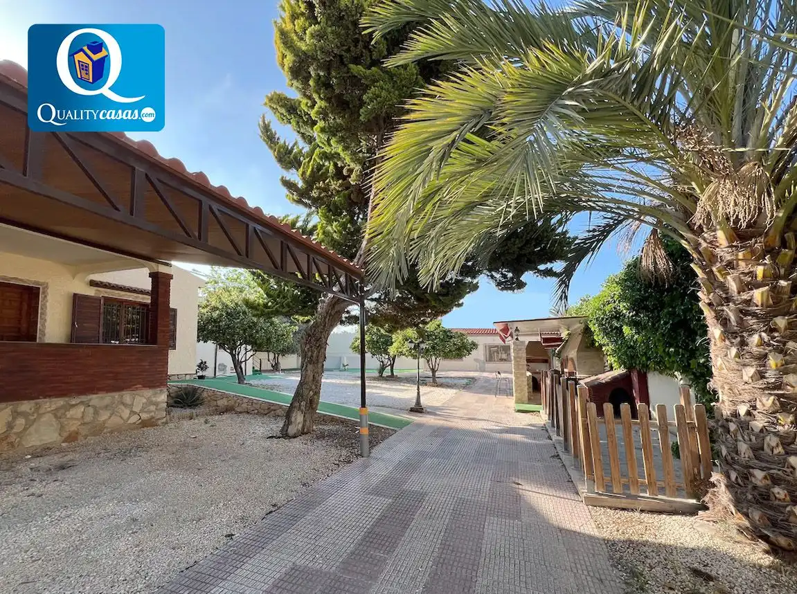 Vista exterior de Casa o xalet en venda en Alicante / Alacant amb Terrassa i Traster