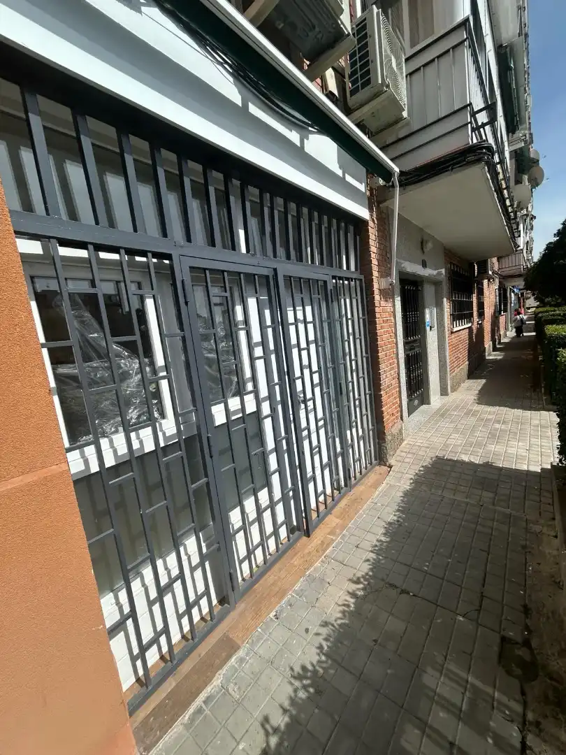 Oficina en venta en Calle de Fray José Cerdeiriña, Las Águilas