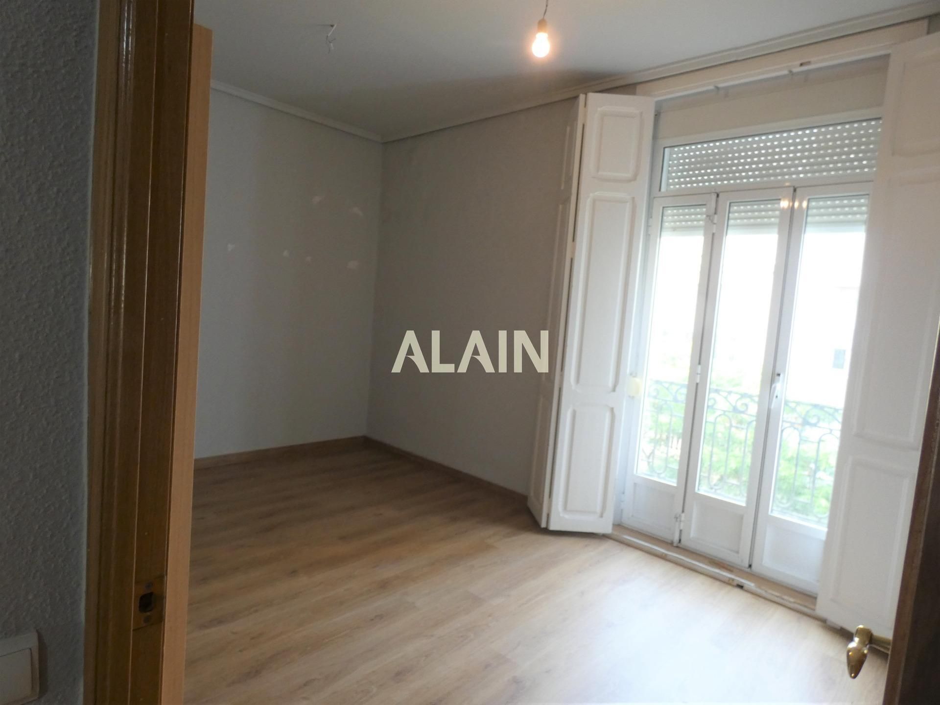 Dormitori de Pis en venda en  Valencia Capital amb Parquet i Traster