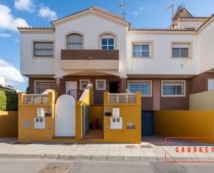 Exterior view of Single-family semi-detached for sale in  Almería Capital  with Air Conditioner, Terrace and Balcony