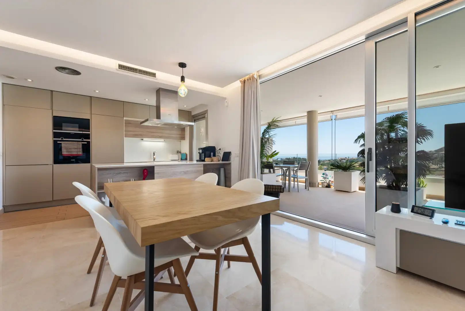 Comedor de Apartamento en venta en Benahavís con Aire acondicionado, Terraza y Piscina