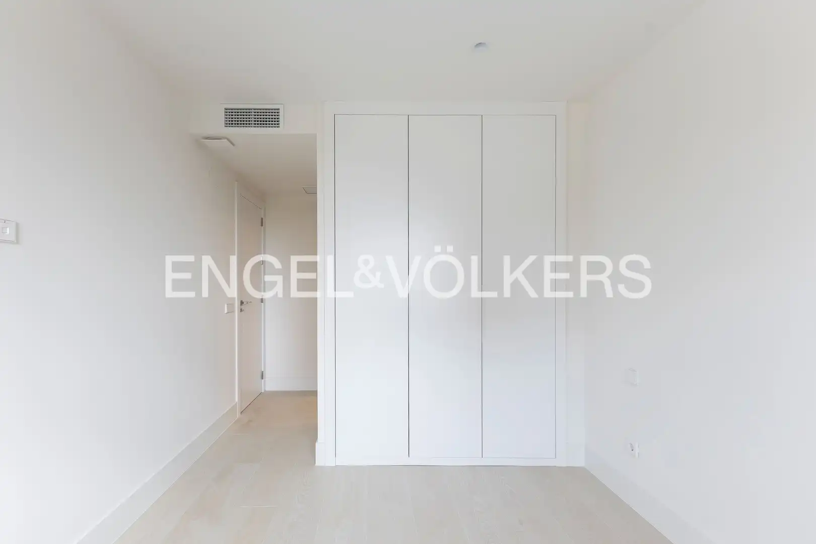 Bedroom of Flat for rent in Madrid  with Air Conditioner, Heating and Storage room