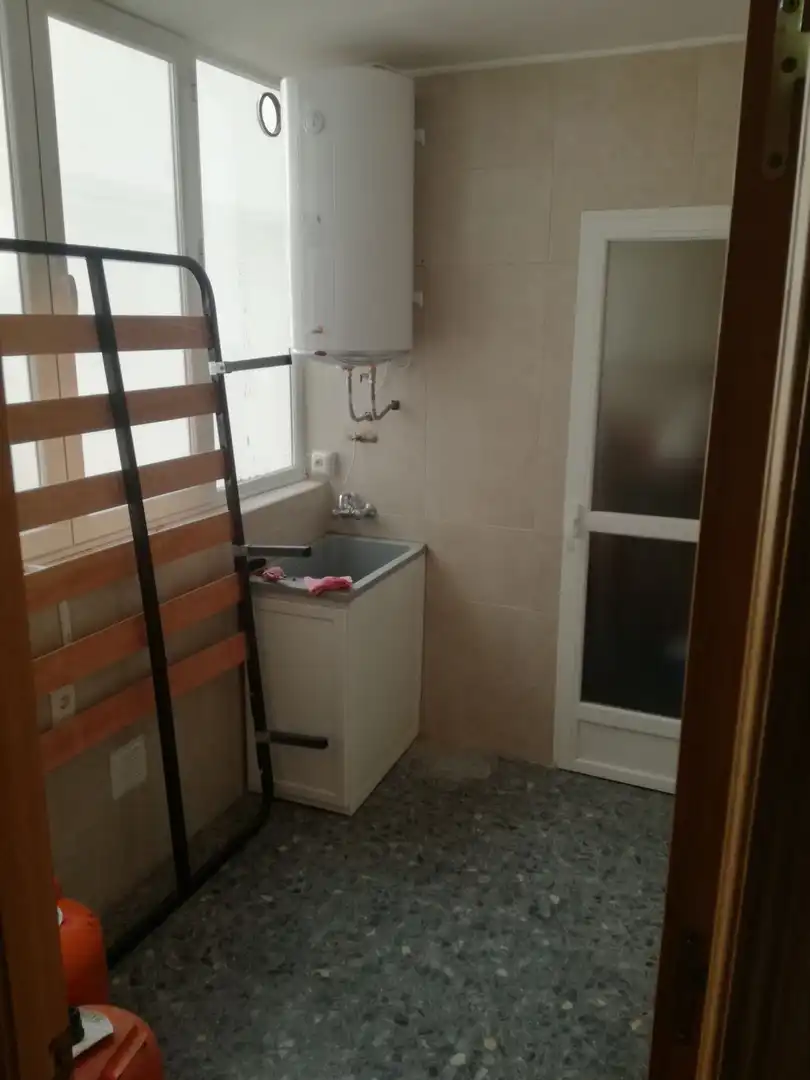 Baño de Piso en venta en Granada con Calefacción, Terraza y Trastero