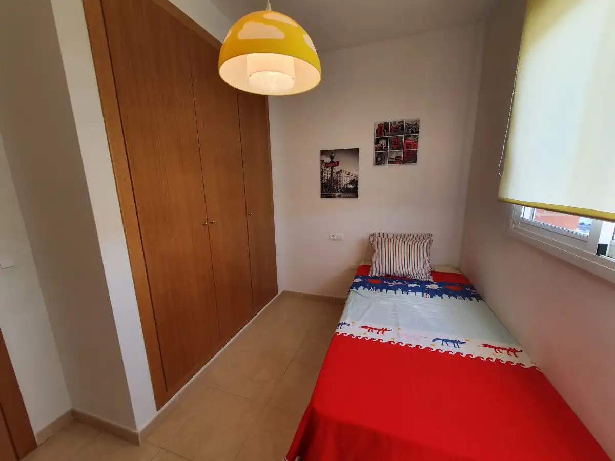 Schlafzimmer von Einfamilien-Reihenhaus zum Verkauf in Mont-roig del Camp mit Klimaanlage, Heizung und Privatgarten