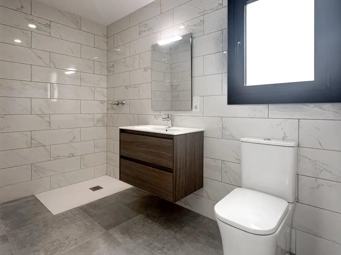 Baño de Apartamento en venta en Roses con Aire acondicionado, Terraza y Balcón