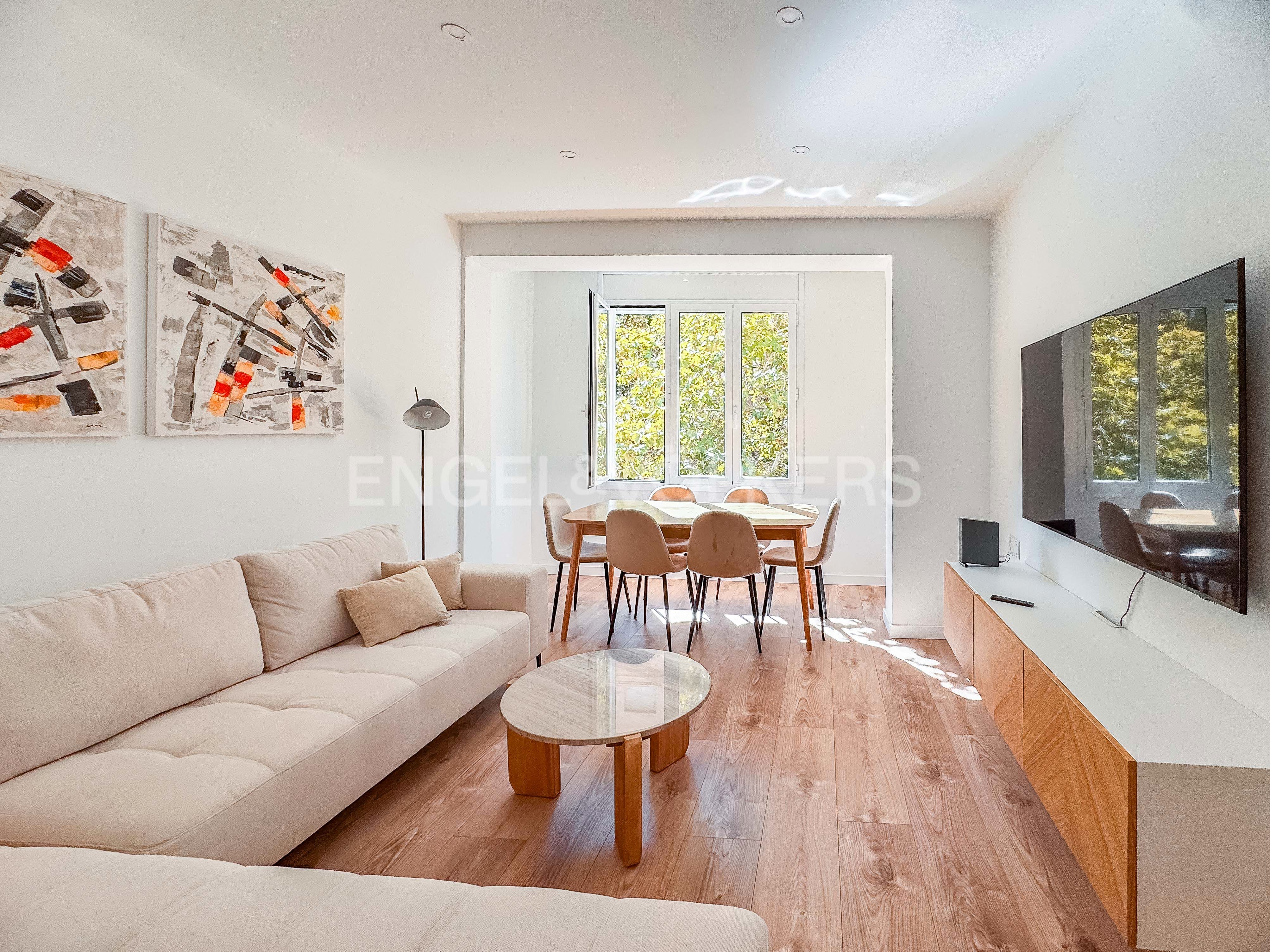 Sala d'estar de Apartament de lloguer en  Barcelona Capital amb Aire condicionat, Calefacció i Parquet