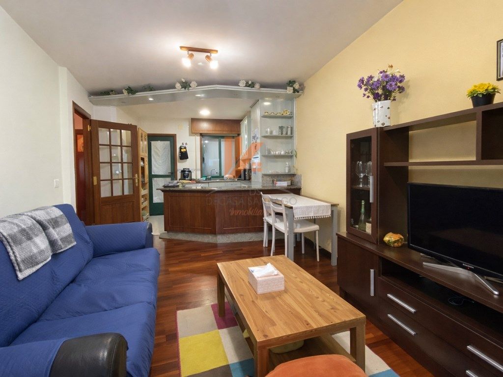 Sala d'estar de Pis en venda en Ames amb Forn i Balcó