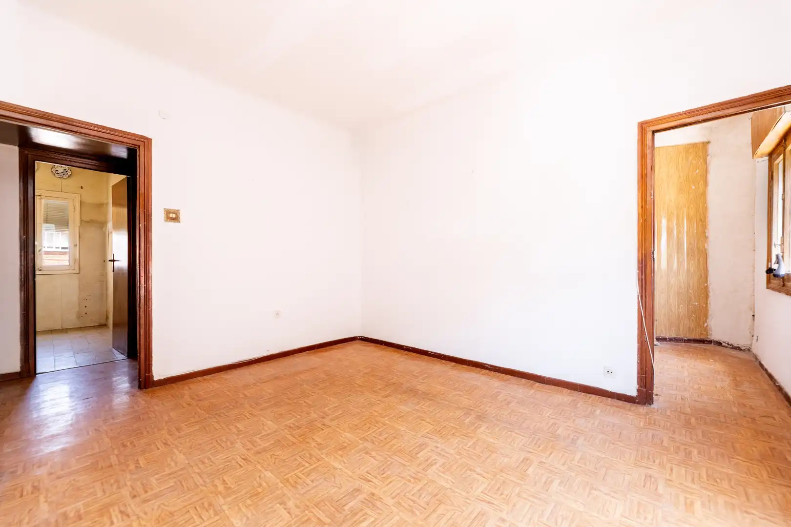 Habitación de Piso en venta en Madrid con Balcón