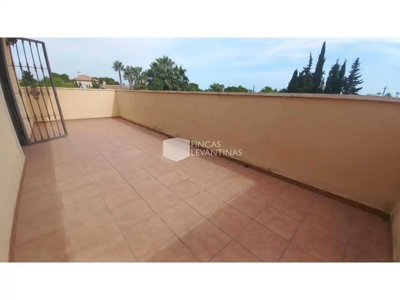 Terrassa de Casa o xalet en venda en San Vicente del Raspeig / Sant Vicent del Raspeig amb Aire condicionat, Jardí privat i Terrassa