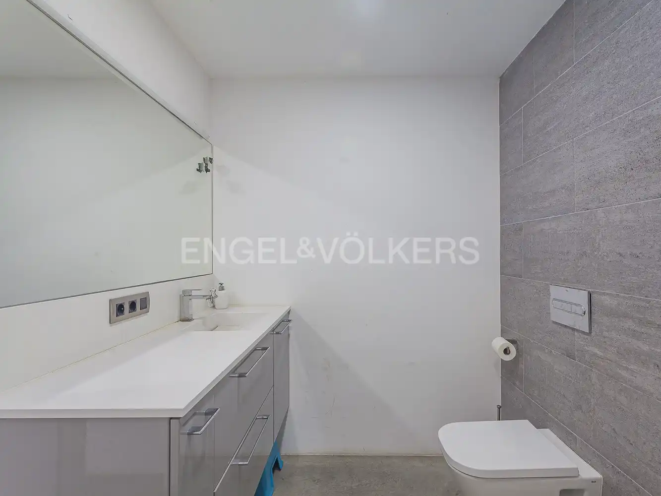 Bathroom of Houses for rent in Castelldefels  with Air Conditioner, Heating and Private garden