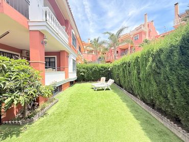 Casa amb piscina en venda a Torre del Mar