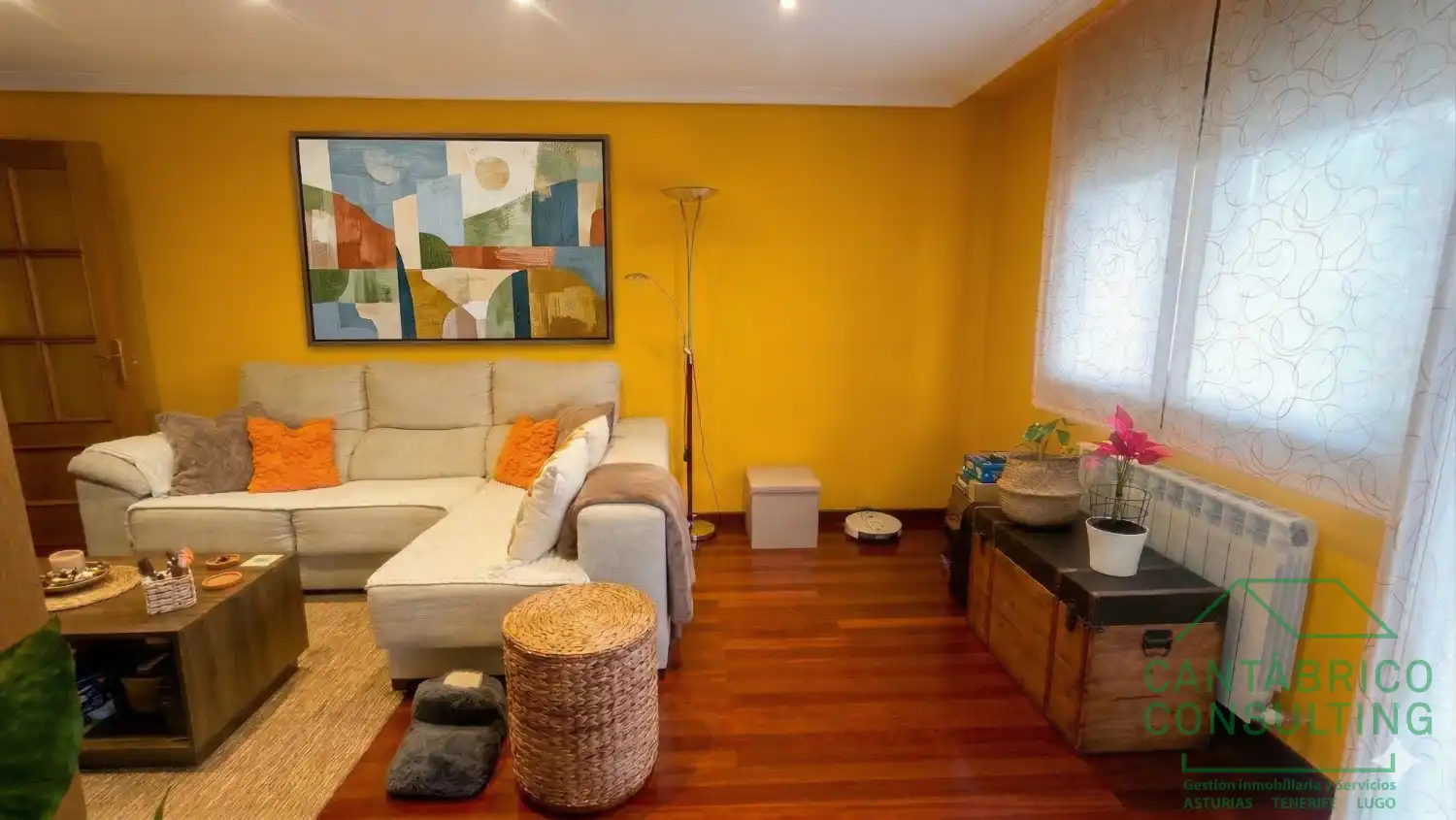 Wohnzimmer von Wohnung zum Verkauf in Navia mit Heizung, Parkett und Terrasse