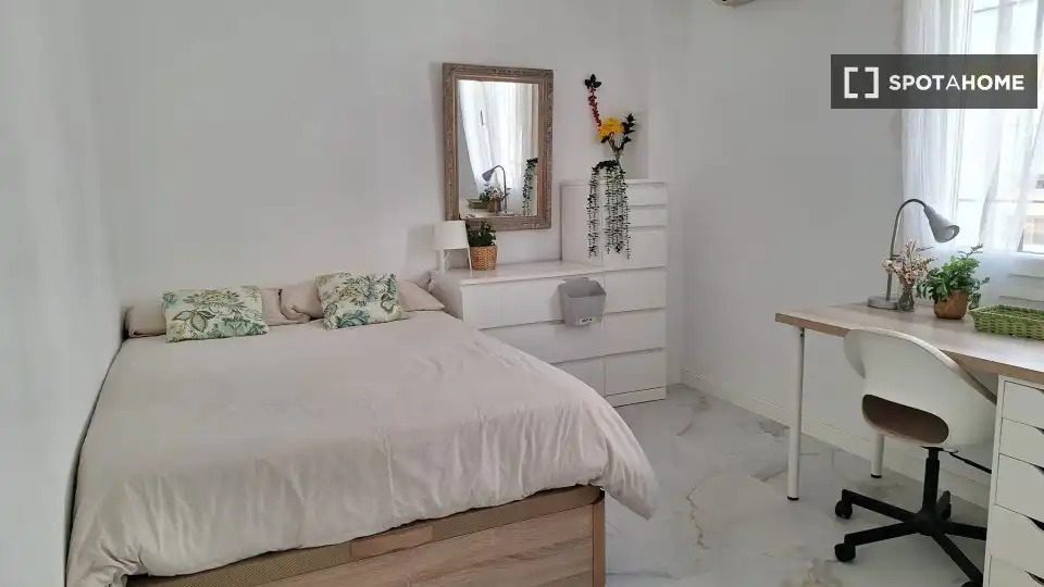 Habitación de Apartamento para compartir en Sevilla con Aire acondicionado, Calefacción y Terraza