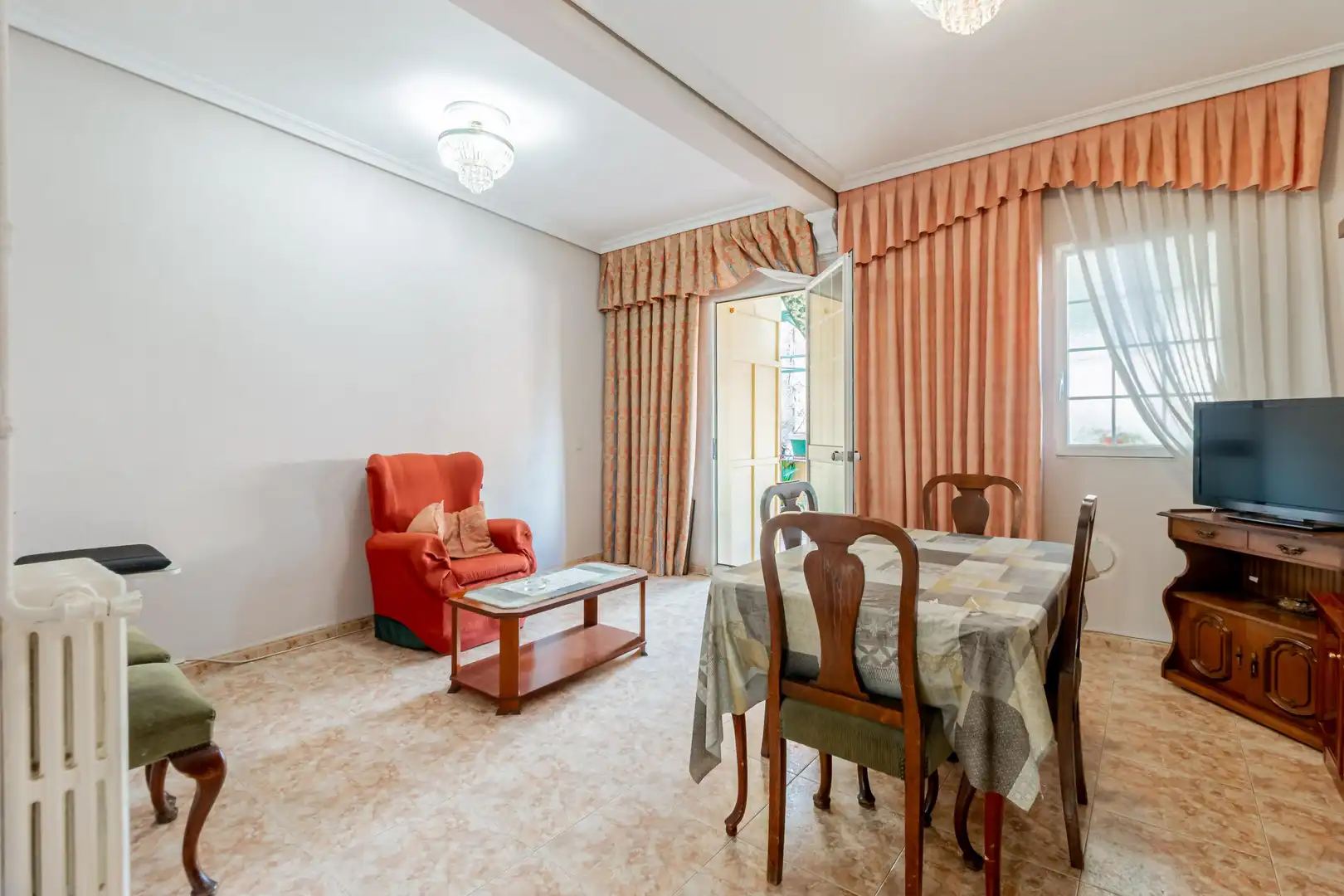 Comedor de Apartamento en venta en Madrid con Calefacción