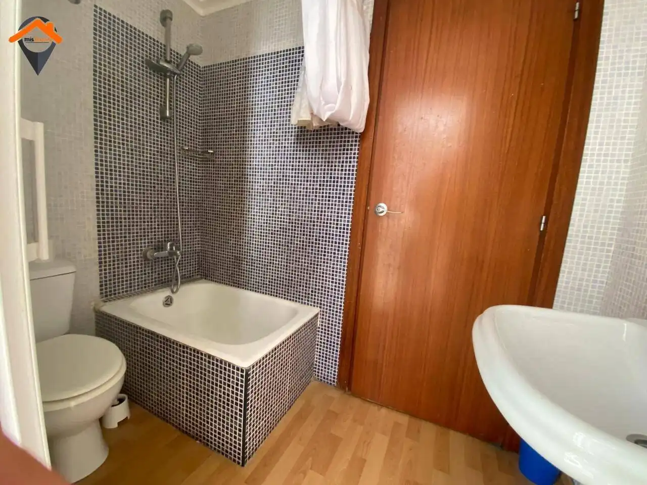 Baño de Piso en venta en Sabadell con Parquet y Amueblado