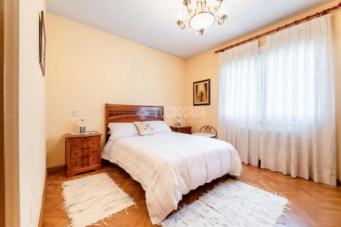 Habitación de Casa adosada en venta en Torrelodones con Calefacción, Jardín privado y Terraza