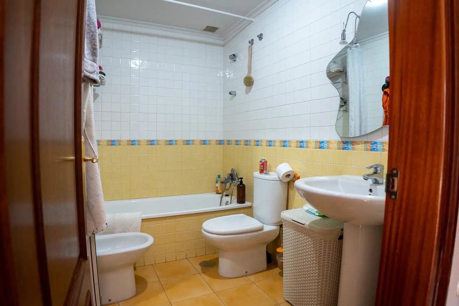 Bany de Apartament en venda en Gijón  amb Calefacció, Parquet i Traster
