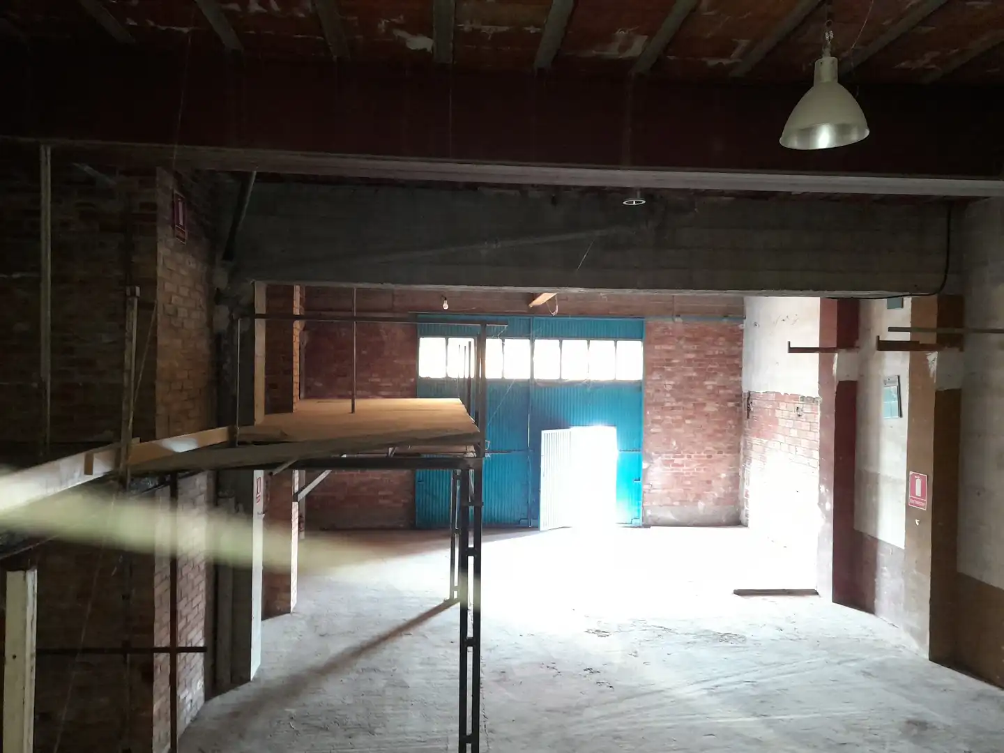 Local comercial en venta en Almirall Folch, imagen 2