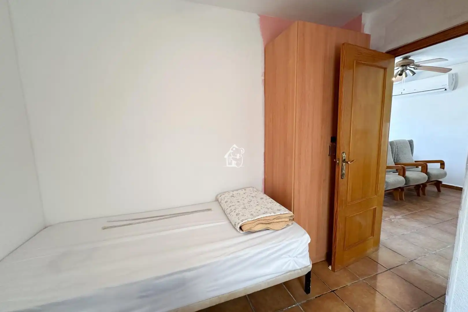 Dormitori de Casa adosada de lloguer en Torrevieja amb Aire condicionat, Terrassa i Piscina