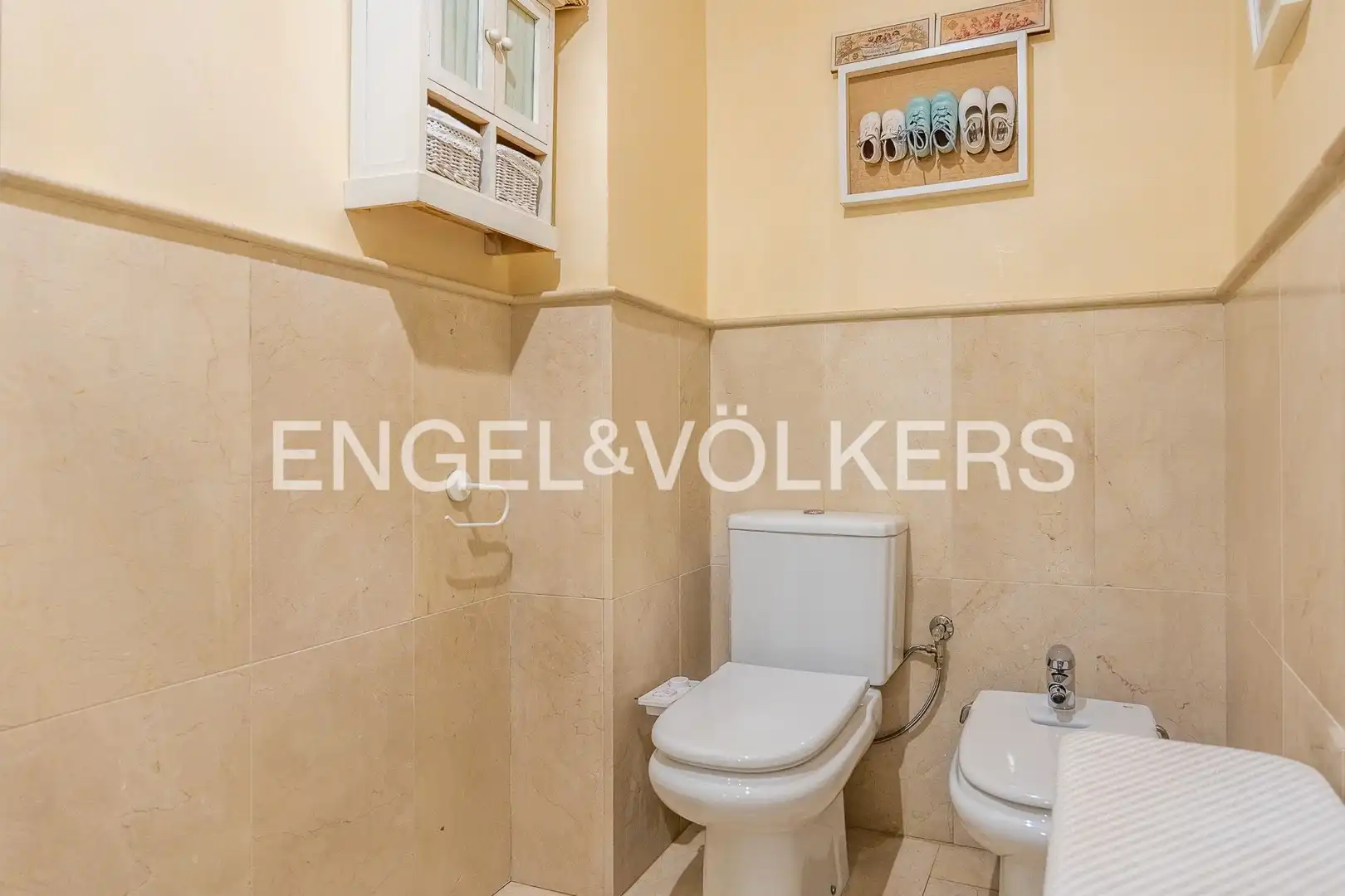 Bathroom of Houses for sale in Sevilla  with Air Conditioner, Heating and Private garden