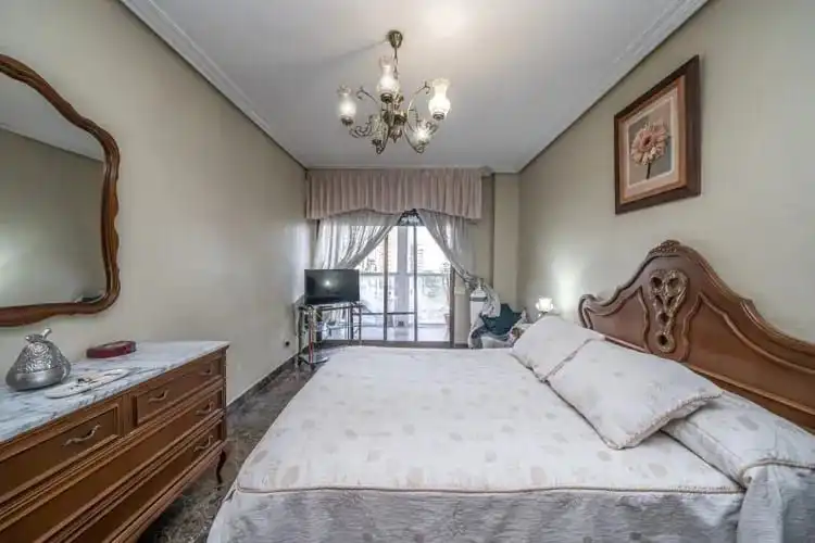 Habitación de Piso en venta en Benidorm con Terraza, Amueblado y Piscina comunitaria