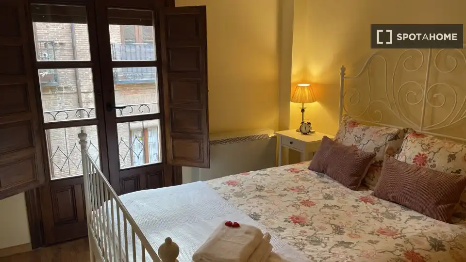 Habitación de Apartamento para compartir en Alcalá de Henares con Aire acondicionado, Terraza y Amueblado
