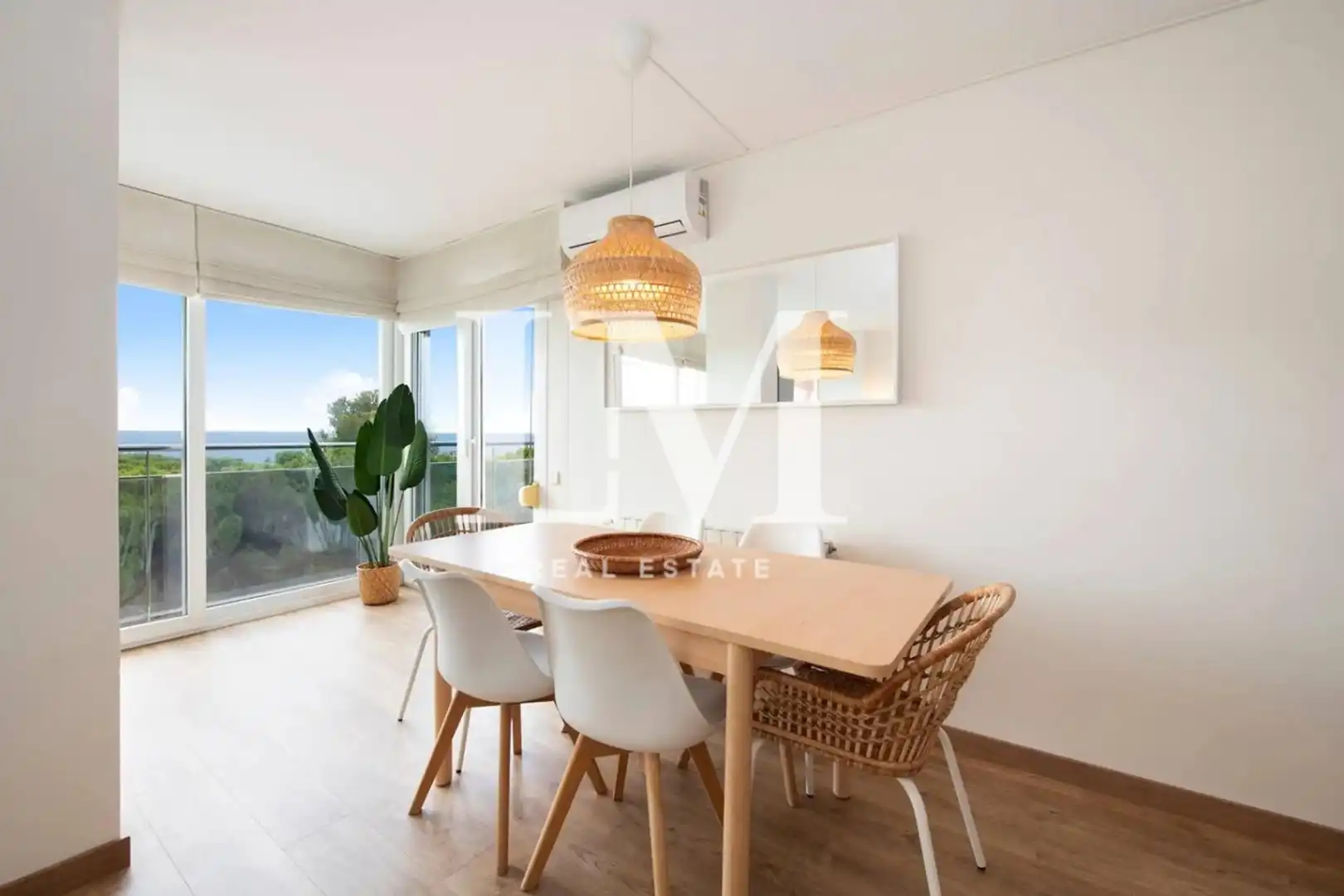 Comedor de Apartamento de alquiler en Gavà con Aire acondicionado, Terraza y Amueblado
