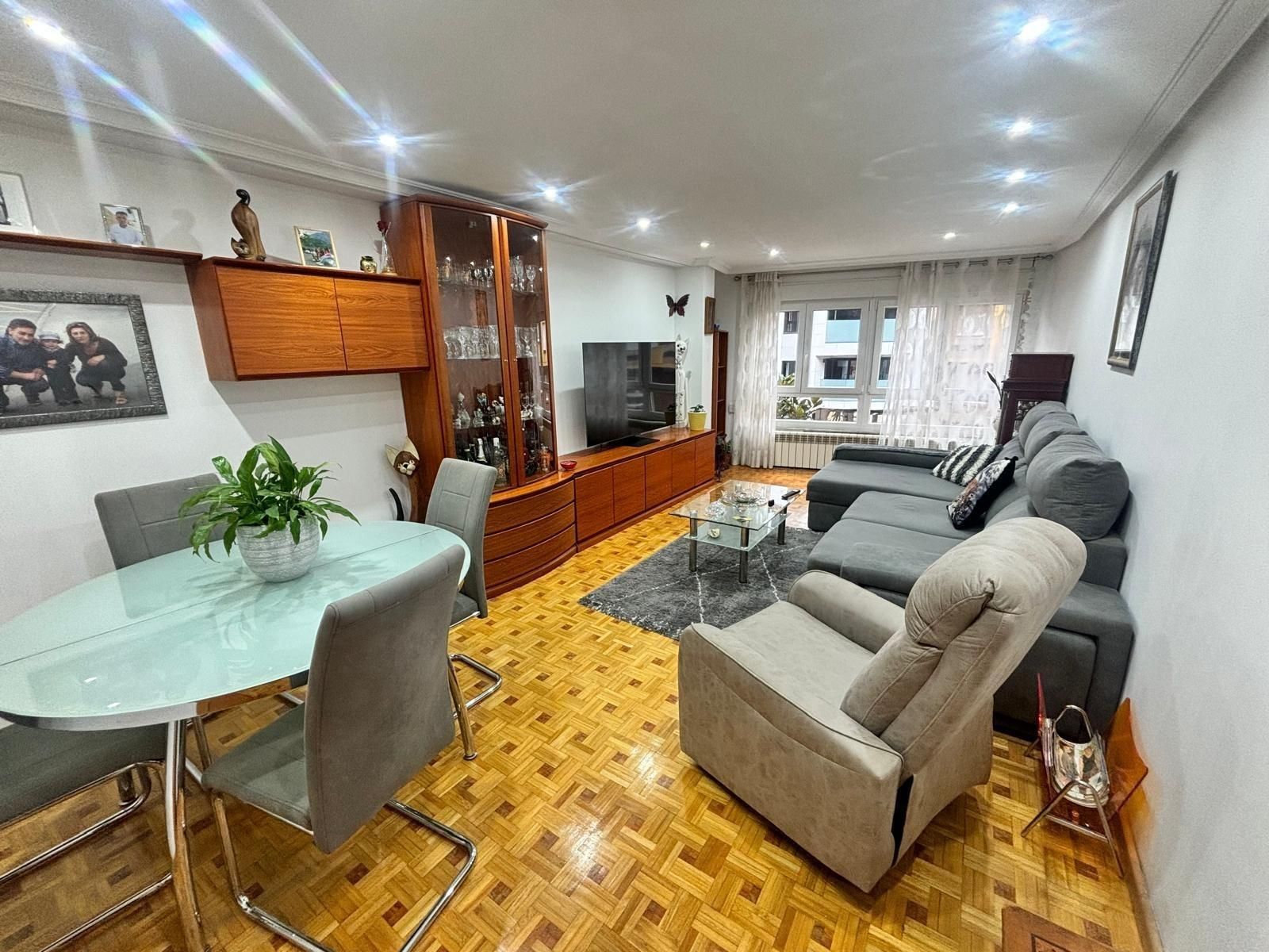 Living room of Flat for sale in Oviedo   with Heating, Parquet flooring and Terrace