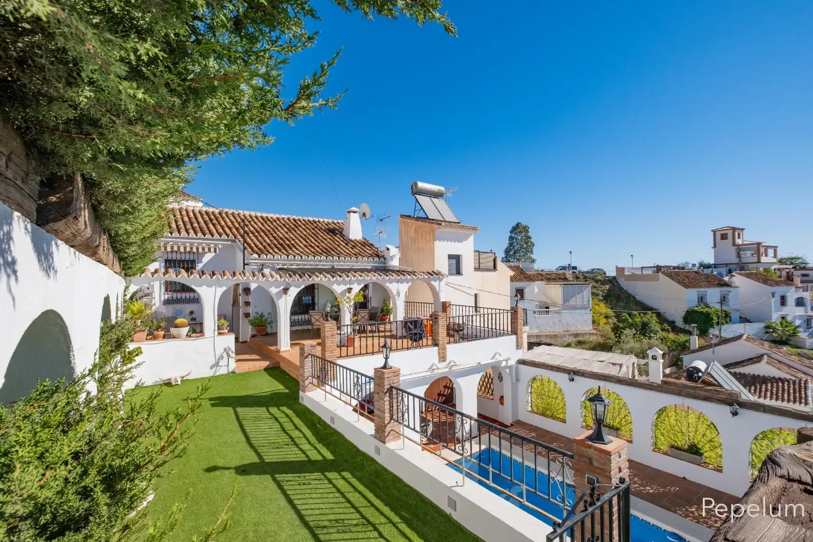 Vista exterior de Casa o chalet en venta en Vélez-Málaga con Piscina