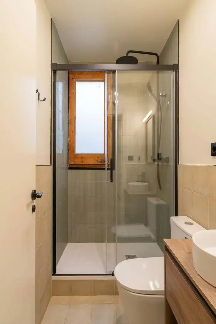 Baño de Piso de alquiler en Barcelona con Aire acondicionado, Calefacción y Amueblado