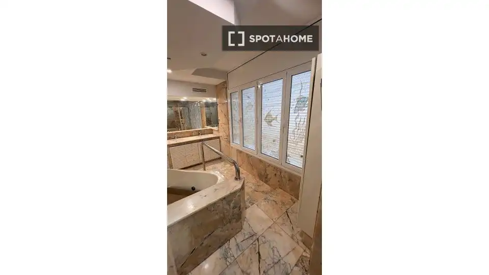 Bathroom of Flat for share in Sant Boi de Llobregat  with Air Conditioner, Heating and Furnished
