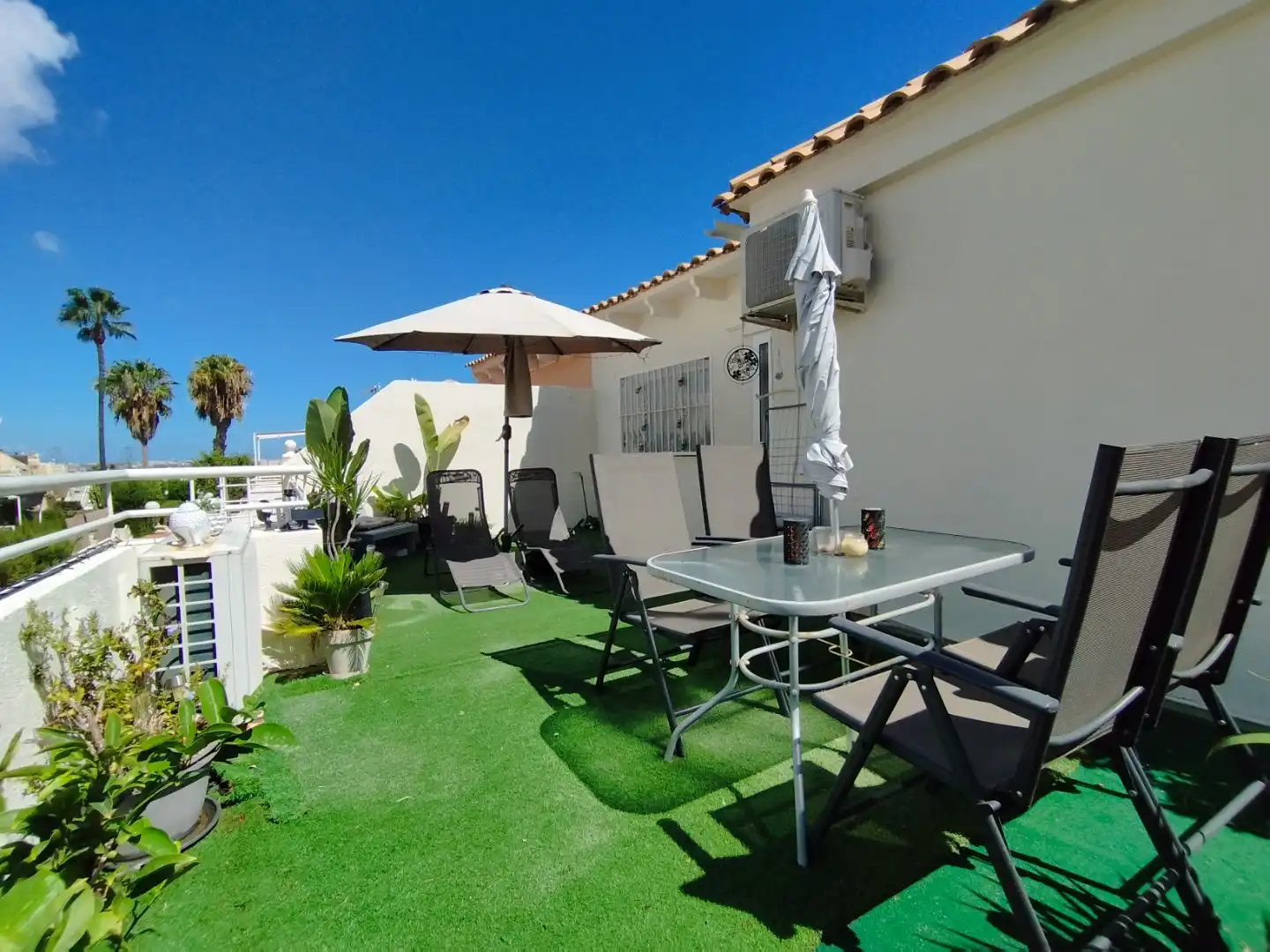 Terrassa de Casa adosada en venda en Torrevieja amb Aire condicionat, Calefacció i Jardí privat