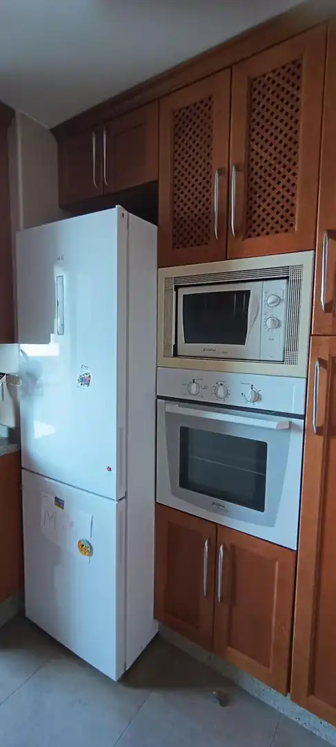 Cuina de Pis de lloguer en Jaén amb Aire condicionat, Moblat i Balcó